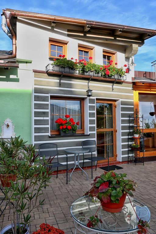 Apartments Emma Cervena Voda Luaran gambar