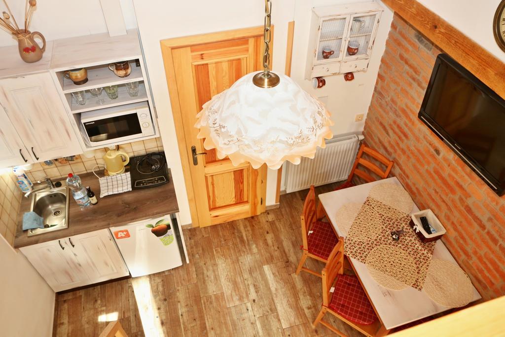 Apartments Emma Cervena Voda Luaran gambar